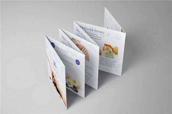 七折頁方形迷你小冊(cè)子印刷品樣機(jī) PSD設(shè).